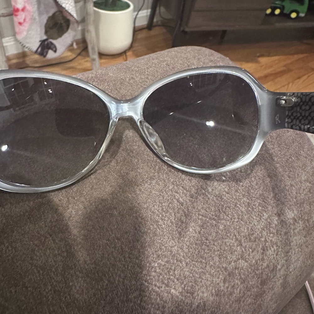 Coach Sunglasses - Picture 8 of 11